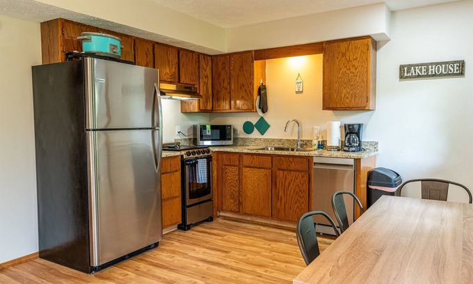 Indian Point Cabin | Renovated Tribesman Resort Cabin Near Silver Dollar Attractions