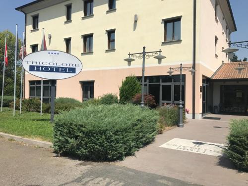 Cade-Gaida Hotel | Pet-Friendly Tricolore Hotel with Exceptional Reviews