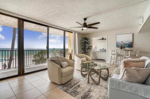 Madeira Beach House | Premier Trillium 1B: Oceanfront Bliss with Pool Access