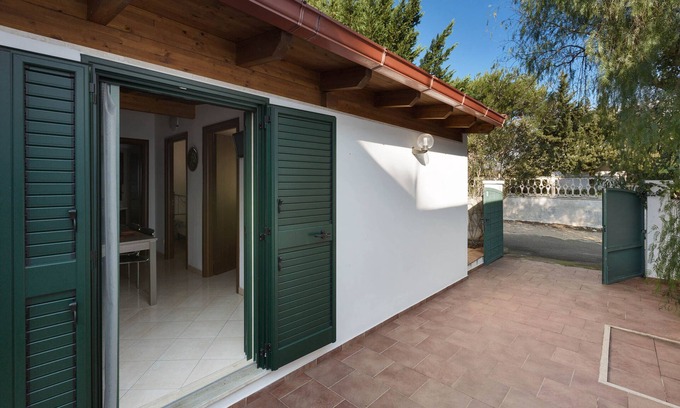 Padula Fede Apartment | Tranquil Oceanfront Escape: 995 Trilo Corallo by BarbarHouse