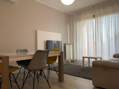 Morivione Apartment | Cozy Trilocale Near Bocconi and Navigli with Restaurant