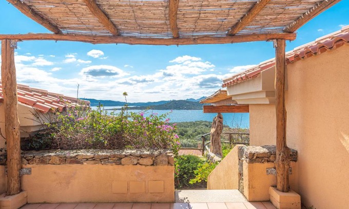 Capo d'Orso House | Family-Friendly Trilocale N8 - Porto Mannu, Rated 8.5/10