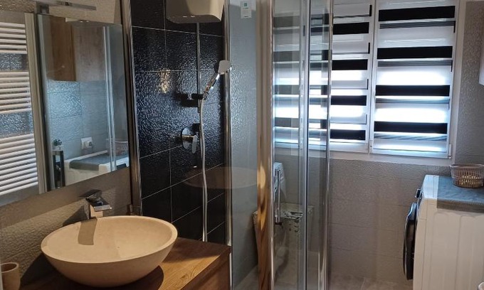 Calambrone Apartment | Trilocale Nr 8: Family-Friendly Retreat with Pool Access