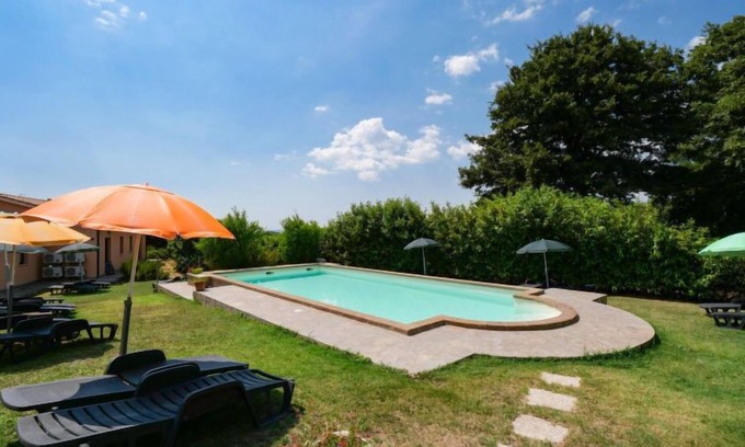 Sorano House | Trilocale Sorano 1: Oceanfront Retreat with Spa & Pool
