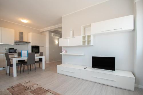 Centro Storico Sud Apartment | Trilocale Stazione - F&L Apartment