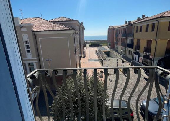 Old Town Apartment | Scenic Ocean View Trilocale with 2 Baths in Historic Center