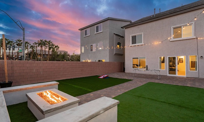 Enterprise House | Elite Trilogy Vegas Group Stay with Pool & Kitchen Access