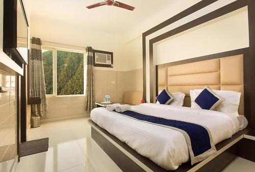Katra Hotel | Budget-Friendly Stay at Trimrooms Trinity Katra with Breakfast
