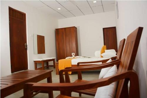 Arunagiri Nagar Hotel | Pet-Friendly Trinco Rest House: Perfect for Family Getaways