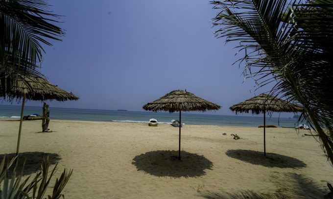 Arunagiri Nagar Resort | Trincomalee Beach Resort & Spa: Ocean View with Pool Access