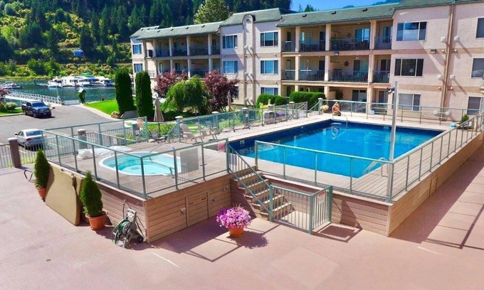 Sicamous Condo | Unforgettable Trinity at the Riverside with Pool & Spa