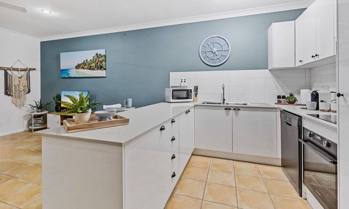 Trinity Beach Apartment | Trinity Beach Pearl - 2BR Apt, 3 min to Beachfront