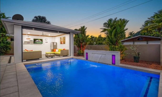 Trinity Beach House | Trinity Beach Tropical Entertainer with Family-Friendly Amenities