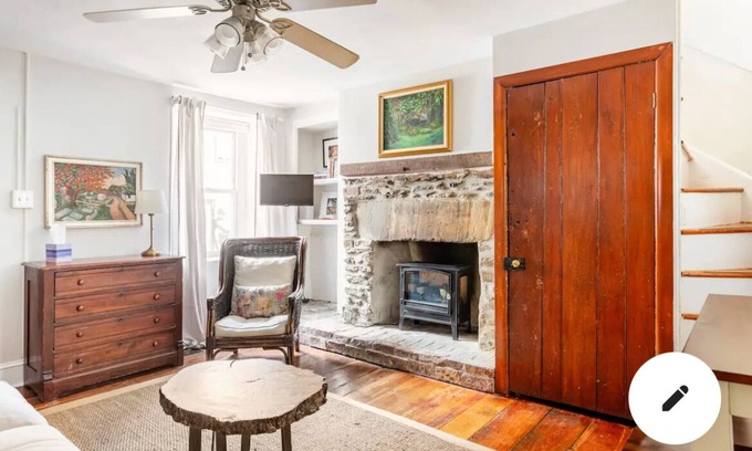 Manayunk Cottage | Charming Trinity Cottage in Manayunk, Steps from Main Street