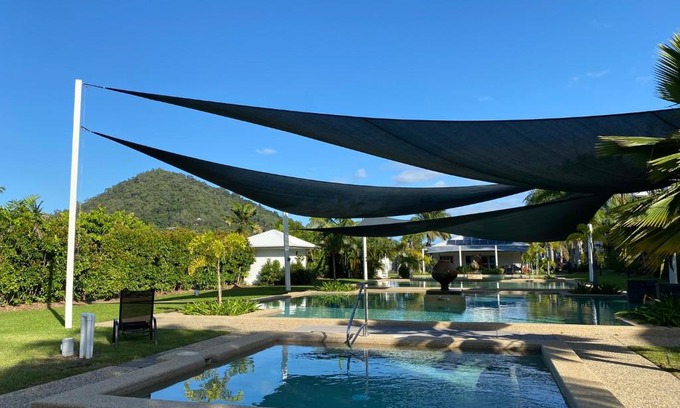 Trinity Beach Apartment | Trinity Cove Apartments: Relaxing Retreat with Pool Access