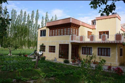 She House | Trinity Home Stay: Guest Rated 10/10 with Family Amenities