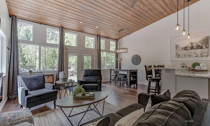Douglas City House | Trinity River Modern Farmhouse: Private Boat Launch & Fire Pit