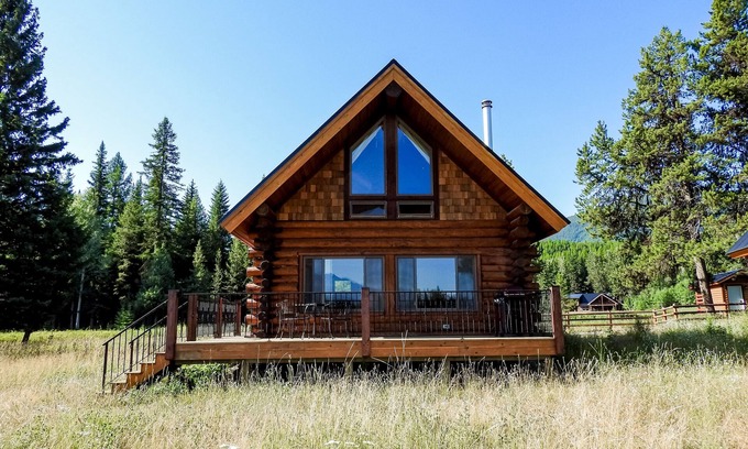 Polebridge Cabin | Rustic Cabins Surrounded by Nature Near Glacier Park