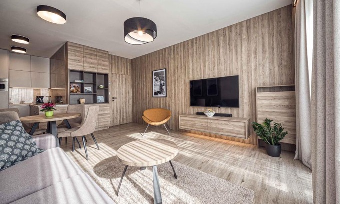 Stary Smokovec Apartment | Top-Rated Trio Tatry Superior with Family-Friendly Dining