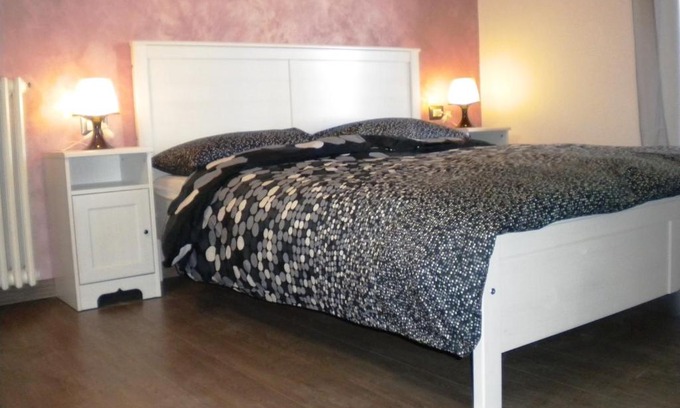 Zona LIII Tomba di Nerone Bed & Breakfast | Cozy Trionfale Rooms: Pet-Friendly with Kitchen Access