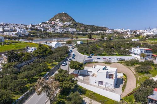Milos House | Pet-Friendly Retreat at Triovasalos House