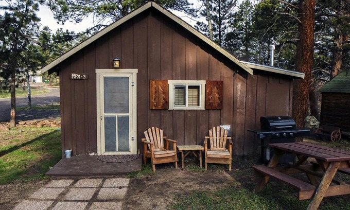 Estes Park House | Cozy Triple R Cottages - Pet and Child Friendly Cabins