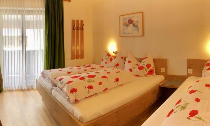 Hopfgarten im Brixental Cottage | Cozy Triple Room with Ocean View at Pension Heidelberg