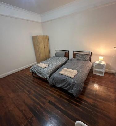 Earlwood House | Triple Room in Great Earlwood Location Perfect for Travellers - EW4