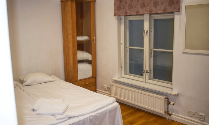 Old Town House | Comfortable Triple Room in Historic Old Town with Amenities