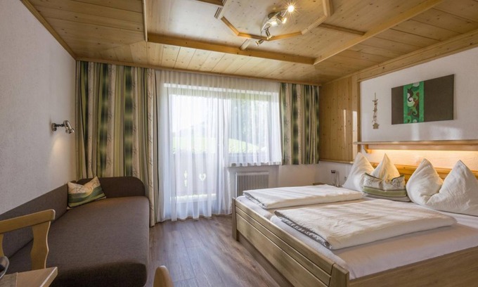 Soell Cottage | Cozy Triple Room with Breakfast at Pension Obinghof