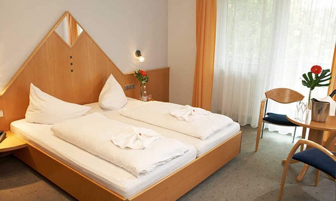 Rust Cottage | Triple room with toilet and shower incl. Breakfast - Hotel Restaurant Löwen