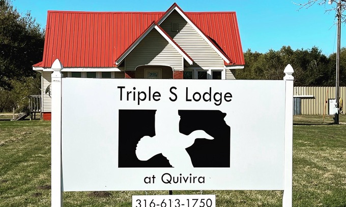 Stafford County House | Unforgettable Stay at Triple S Lodge with Ocean Views