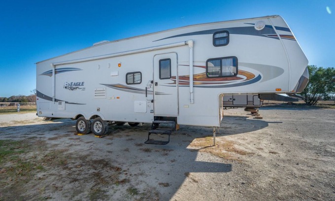 Tyler House | Exceptional Triple W Rentals Jayco Super Lite 2 for Families