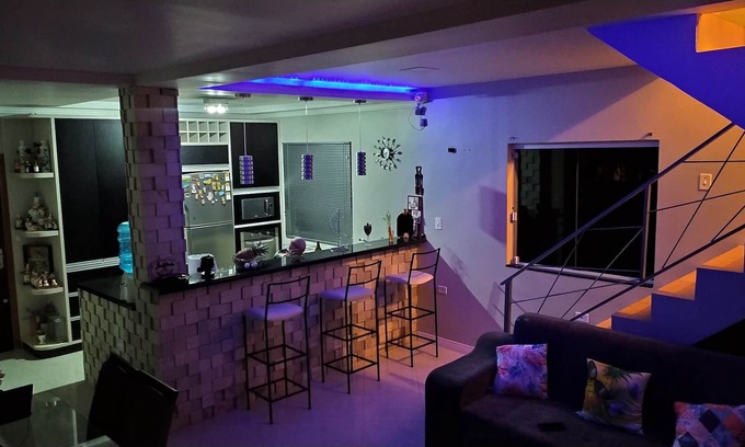 Itapoa House | Triplex Aconchego: Family-Friendly Stay with Kitchen & Pets