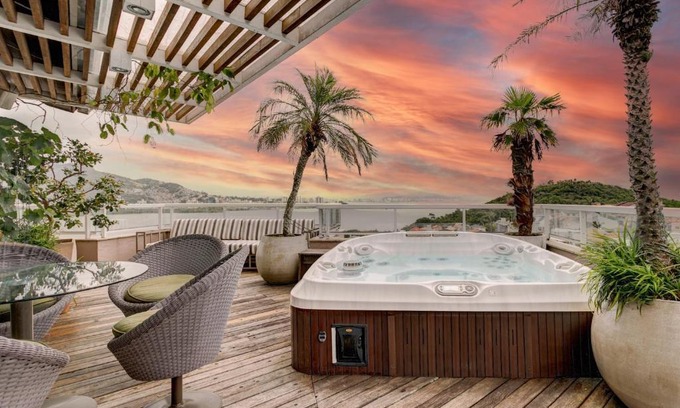 Joao Paulo Apartment | Indulge in a Triplex with Hot Tub & Breathtaking Views