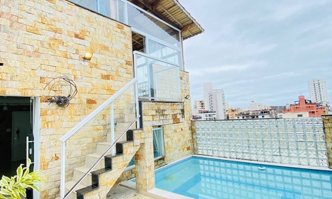 Jardim Ana Maria Apartment | Relaxing Triplex in Enseada with Private Pool and Spa