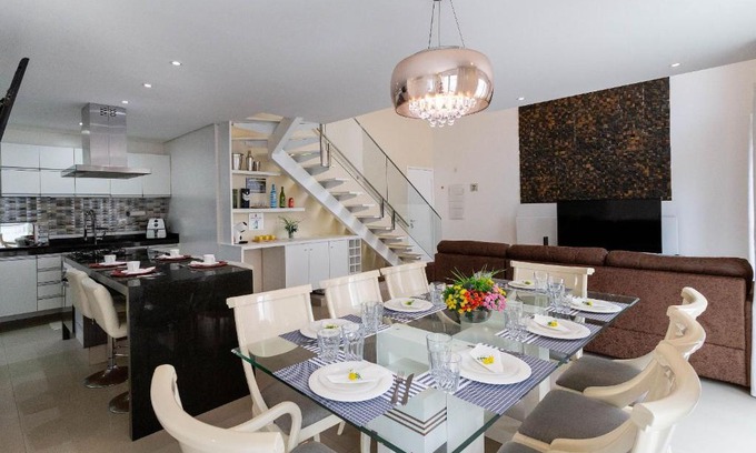 Vila Alzira Apartment | Elegant Triplex with Rooftop Pool in Guarujá
