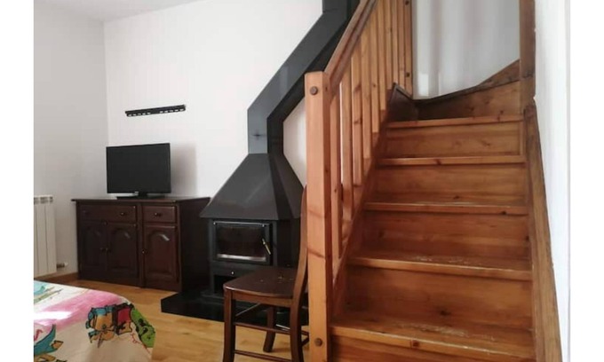 Pla de l'Ermita Apartment | Cozy Apartment Erta 4: Pet-Friendly with Spa Amenities