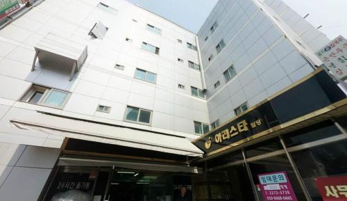 Eulji-ro House | Discover Tripstay Myeongdong: Family-Friendly & Accessible