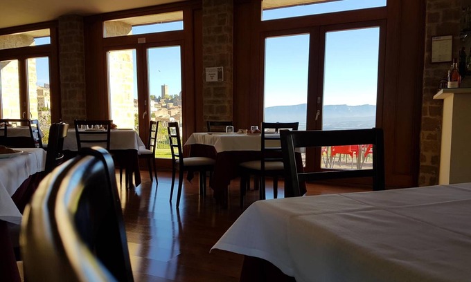 Sos del Rey Catolico Hotel | Triskel: Enjoy Pool, Spa & Restaurant with Top Guest Rating