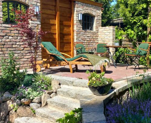 Neustrelitz Hotel | Eco-Friendly Retreat at Triskele Haus - Oceanfront Serenity