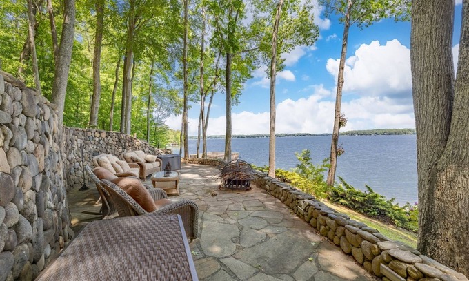 Littleton House | Tranquil Triton Point Vista at Lake Gaston - Rated 9.4/10