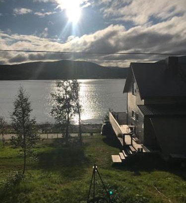 Lenvik House | Cozy Holiday Home at Årnes, Senja - Family Friendly Retreat