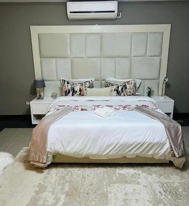 Maputo House | Relax at TRMOTEL: Oceanfront Getaway with Pool and More