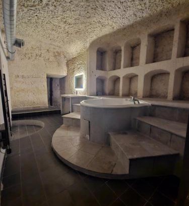 Saint-Etienne-de-Chigny Apartment | Discover Troglodyte Baths: Family-Friendly Retreat