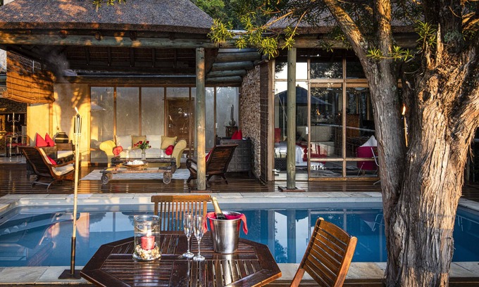 Die Barakke Bed & Breakfast | Relaxing Retreat at Trogon House with Spa and Pool
