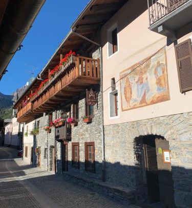 La Salle Apartment | Discover Trois Couronnes B&B: Family-Friendly Retreat
