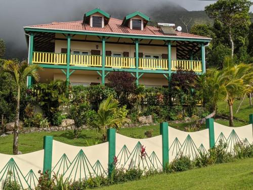 Pont Casse Apartment | Unforgettable Stay at Trois Piton Apartments - 9.5/10 Rated
