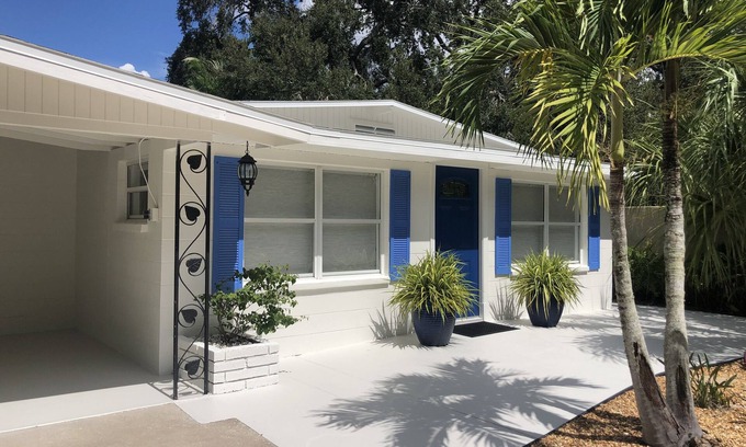 Alta Vista House | Idyllic Tropical Retreat Steps from Trolley and Beach