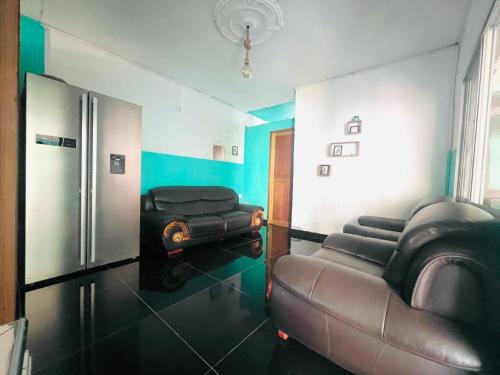 Moroni House | Relaxing Tropical Beach House for Family Getaways